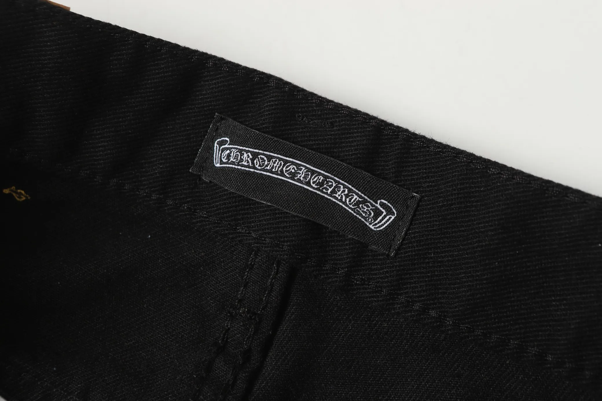 P280 -Chrome Hearts/Chrome Hearts 25ss classic colored leather cross washed color fabric unisex denim trousers -Vibe style straight stacked god-level version -Carbon fine bias denim color fabric -Old vintage complete set of hardware - Chrome Hearts high version uses high-ounce custom fabrics, fermentation washing and soft color fixation, soft and thick to wear. The details are all made by hand-polished craftsmanship. All-over jacquard fabrics. Unique design style. Create a full retro feel through multiple processes Niche unique non-contrasting shirt. Customized distressed spray-painted buttons. Craftsmanship in every detail. Color: Picture color. Size: 28-36.